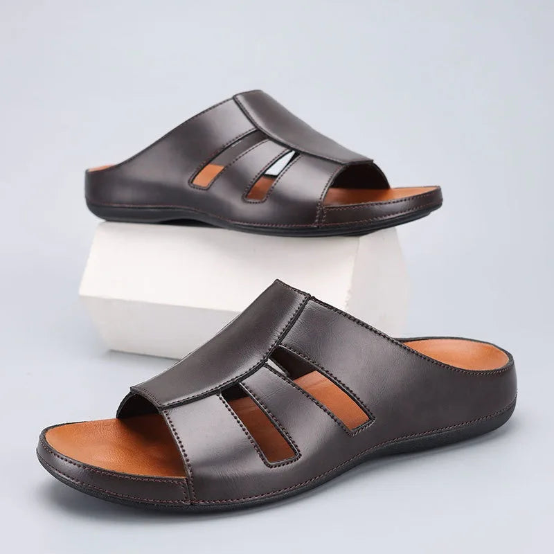 Heren Slippers met Open Teen – Instapmodel met Uitgesneden Bovenwerk