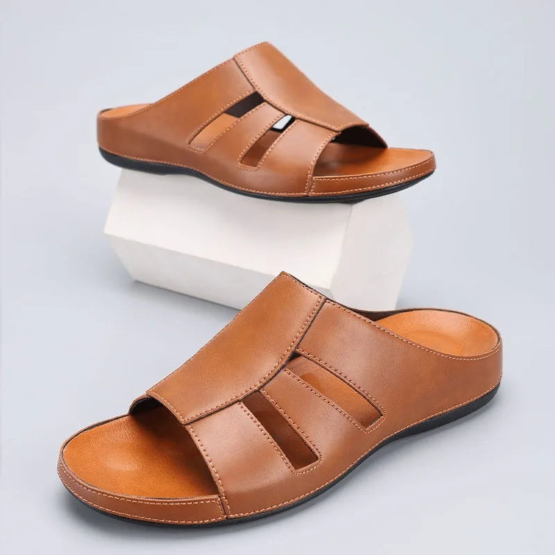 Heren Slippers met Open Teen – Instapmodel met Uitgesneden Bovenwerk