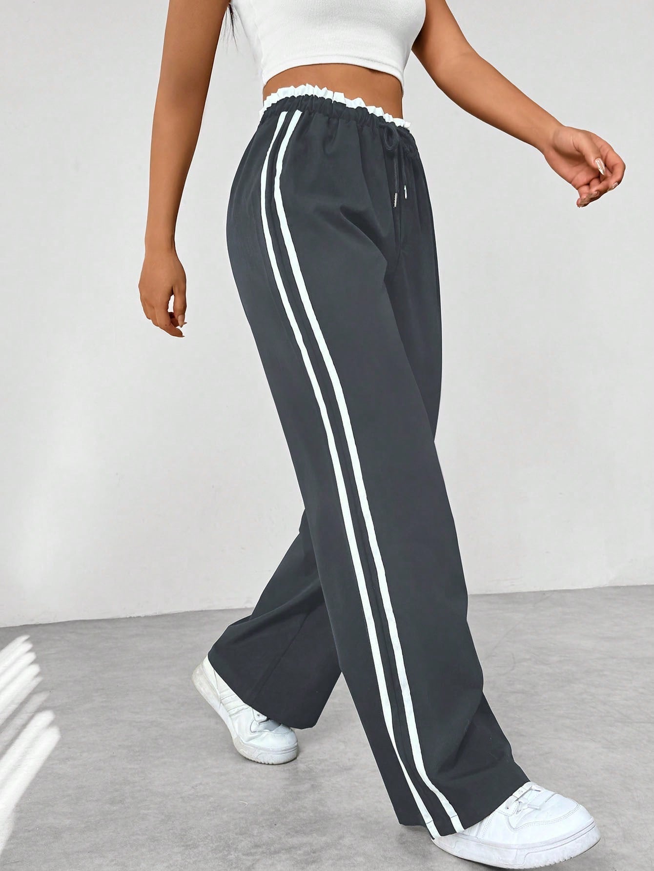 Dames Wide - Leg Broek met Strepen en Elastische Taille - De Mode OutletFA-11300425-140106-92-9