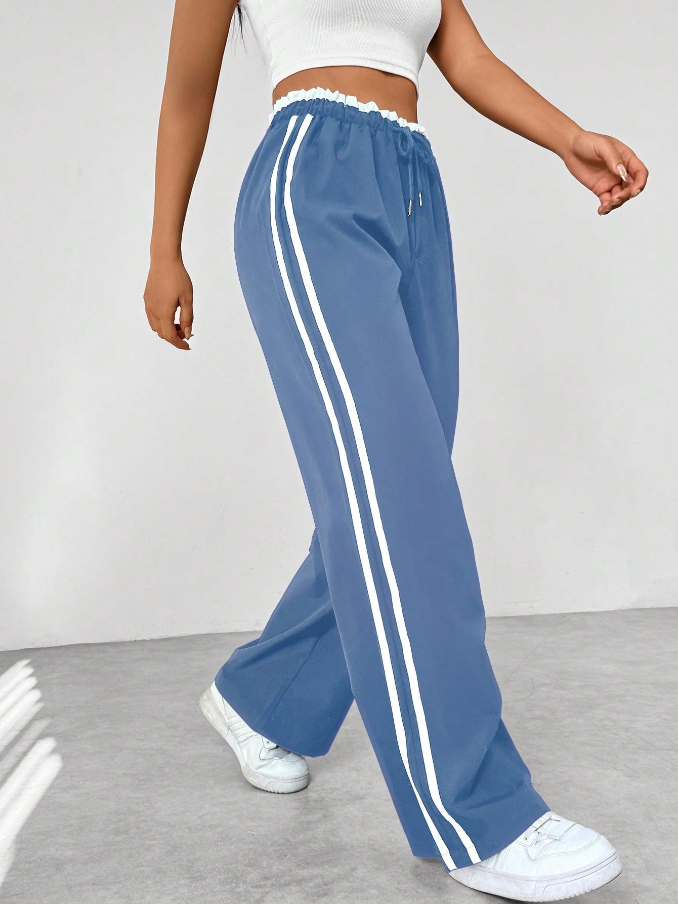Dames Wide - Leg Broek met Strepen en Elastische Taille - De Mode OutletFA-11300425-140106-92-1