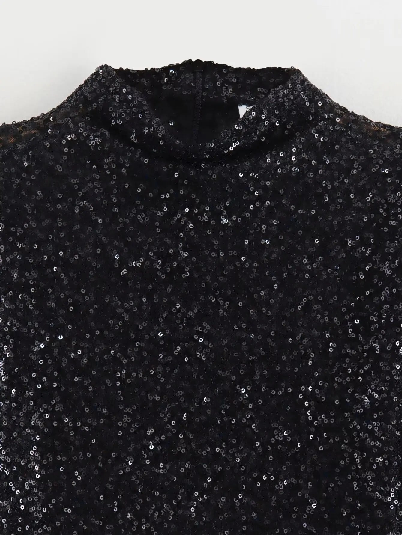 VIVIANA | Pailletten Mini Jurk met Schoudervulling – Glamoureus & Krachtig - De Mode Outlet