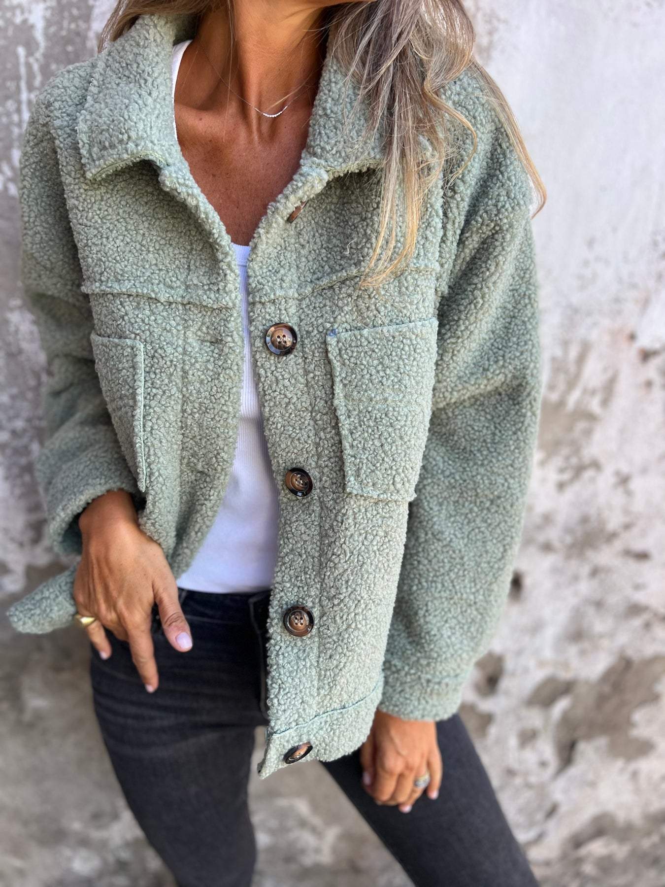 Dames Herfstjas met Knopen en Reverskraag - De Mode Outlet