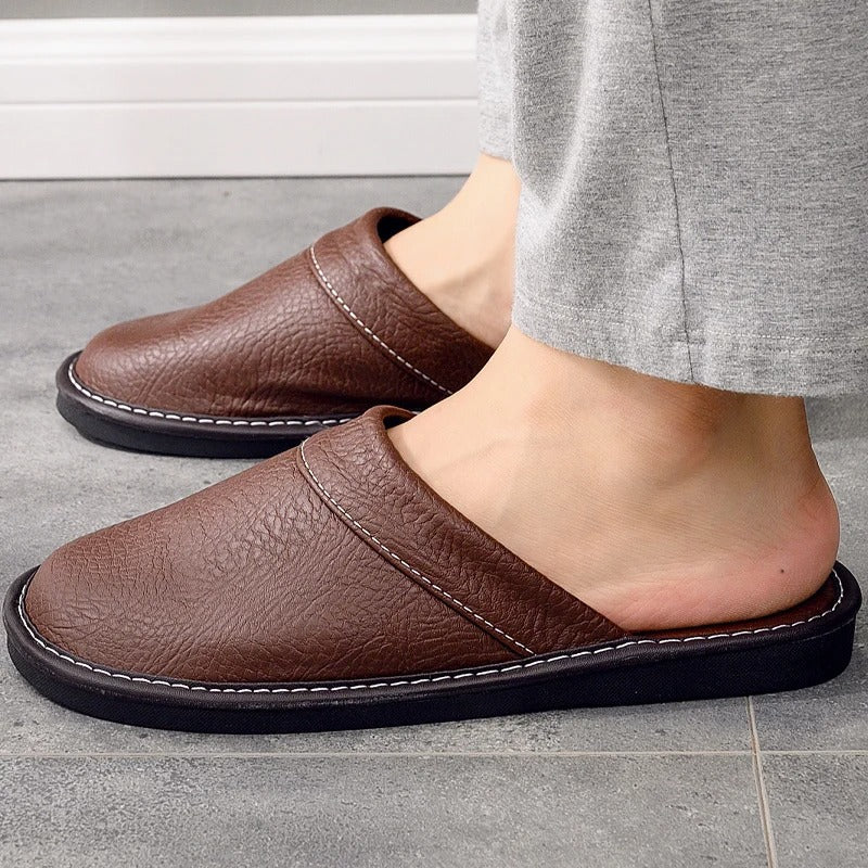 Hugo | Comfortabele Vegan Leren Pantoffels – Luxe & Ontspanning - De Mode Outlet